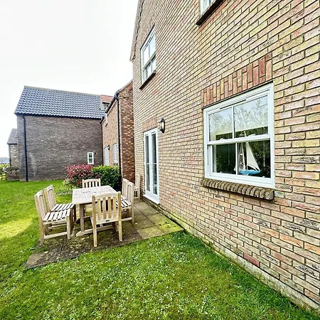 Baybreak - Part Of The The Bay Village With Pool, Gym And Direct Access, Pub, Restaurant, Tennis And Meadows Walks