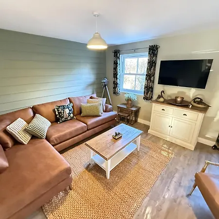 Baybreak - Part Of The The Bay Village With Pool, Gym And Direct Access, Pub, Restaurant, Tennis And Meadows Walks