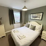 Baybreak - Part Of The The Bay Village With Pool, Gym And Direct Access, Pub, Restaurant, Tennis And Meadows Walks *