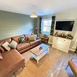 Baybreak - Part Of The The Bay Village With Pool, Gym And Direct Access, Pub, Restaurant, Tennis And Meadows Walks