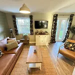 Baybreak - Part Of The The Bay Village With Pool, Gym And Direct Access, Pub, Restaurant, Tennis And Meadows Walks Feriehus