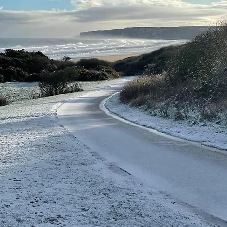 Baybreak - Part Of The The Bay Village With Pool, Gym And Direct Access, Pub, Restaurant, Tennis And Meadows Walks *