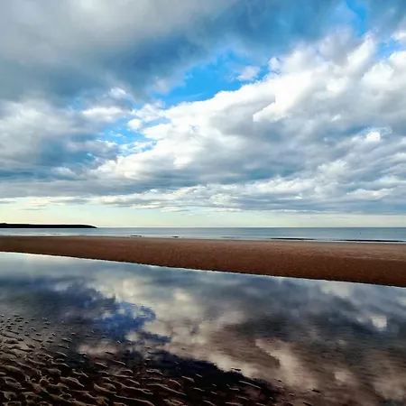 Baybreak - Part Of The The Bay Village With Pool, Gym And Direct Access, Pub, Restaurant, Tennis And Meadows Walks *