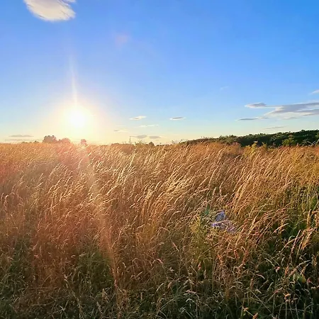 Baybreak - Part Of The The Bay Village With Pool, Gym And Direct Access, Pub, Restaurant, Tennis And Meadows Walks *