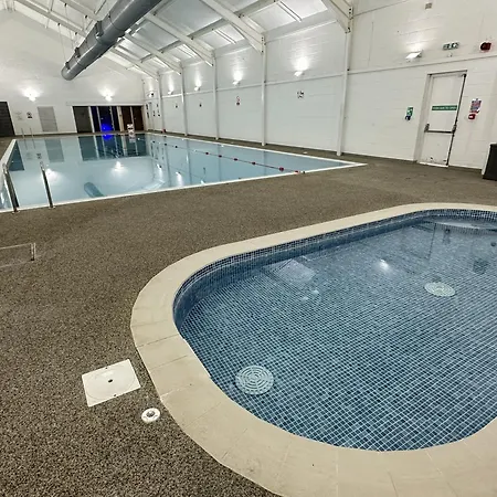 Baybreak - Part Of The The Bay Village With Pool, Gym And Direct Access, Pub, Restaurant, Tennis And Meadows Walks * Filey