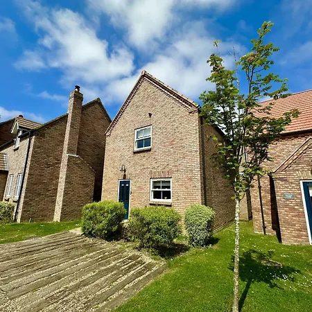 Baybreak - Part Of The The Bay Village With Pool, Gym And Direct Access, Pub, Restaurant, Tennis And Meadows Walks Holiday home *