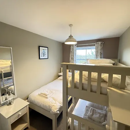 Baybreak - Part Of The The Bay Village With Pool, Gym And Direct Access, Pub, Restaurant, Tennis And Meadows Walks