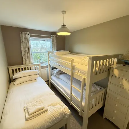 Baybreak - Part Of The The Bay Village With Pool, Gym And Direct Access, Pub, Restaurant, Tennis And Meadows Walks Holiday home *