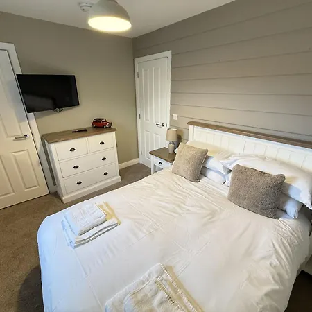 Baybreak - Part Of The The Bay Village With Pool, Gym And Direct Access, Pub, Restaurant, Tennis And Meadows Walks Holiday home Filey