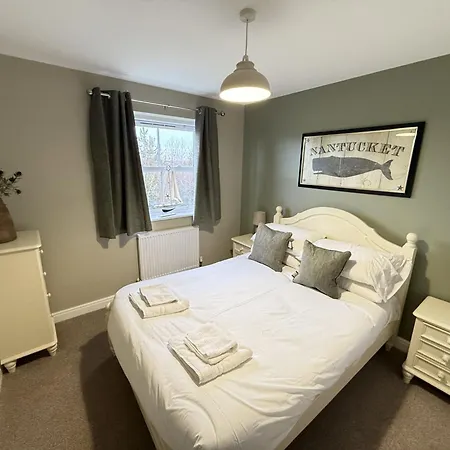 Baybreak - Part Of The The Bay Village With Pool, Gym And Direct Access, Pub, Restaurant, Tennis And Meadows Walks *