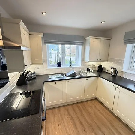 Baybreak - Part Of The The Bay Village With Pool, Gym And Direct Access, Pub, Restaurant, Tennis And Meadows Walks