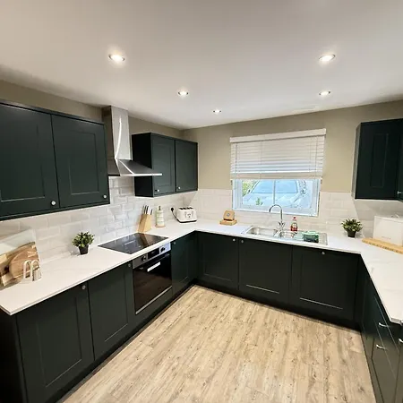 Baybreak - Part Of The The Bay Village With Pool, Gym And Direct Access, Pub, Restaurant, Tennis And Meadows Walks