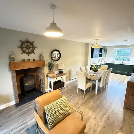 Baybreak - Part Of The The Bay Village With Pool, Gym And Direct Access, Pub, Restaurant, Tennis And Meadows Walks Filey