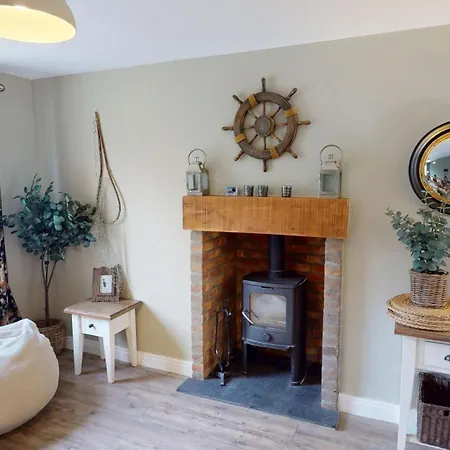 Baybreak - Part Of The The Bay Village With Pool, Gym And Direct Access, Pub, Restaurant, Tennis And Meadows Walks Holiday home Filey