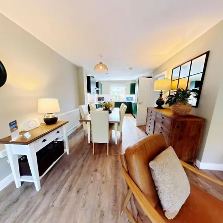 Baybreak - Part Of The The Bay Village With Pool, Gym And Direct Access, Pub, Restaurant, Tennis And Meadows Walks Holiday home Filey