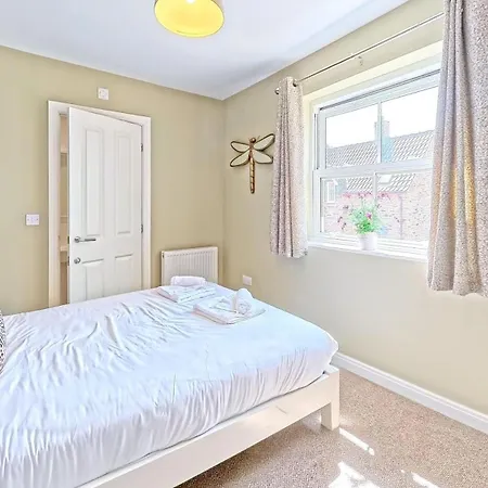 Baybreak - Part Of The The Bay Village With Pool, Gym And Direct Access, Pub, Restaurant, Tennis And Meadows Walks Filey