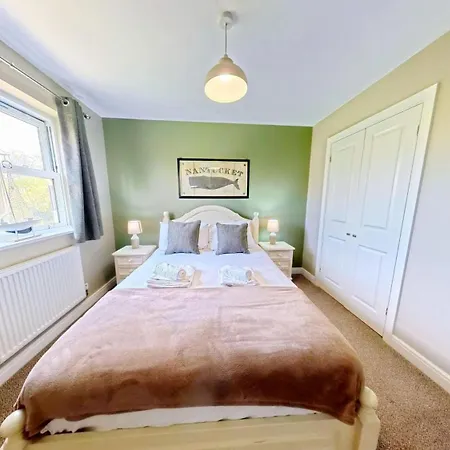 Baybreak - Part Of The The Bay Village With Pool, Gym And Direct Access, Pub, Restaurant, Tennis And Meadows Walks * Filey