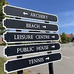 Baybreak - Part Of The The Bay Village With Pool, Gym And Direct Access, Pub, Restaurant, Tennis And Meadows Walks