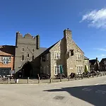 Baybreak - Part Of The The Bay Village With Pool, Gym And Direct Access, Pub, Restaurant, Tennis And Meadows Walks *